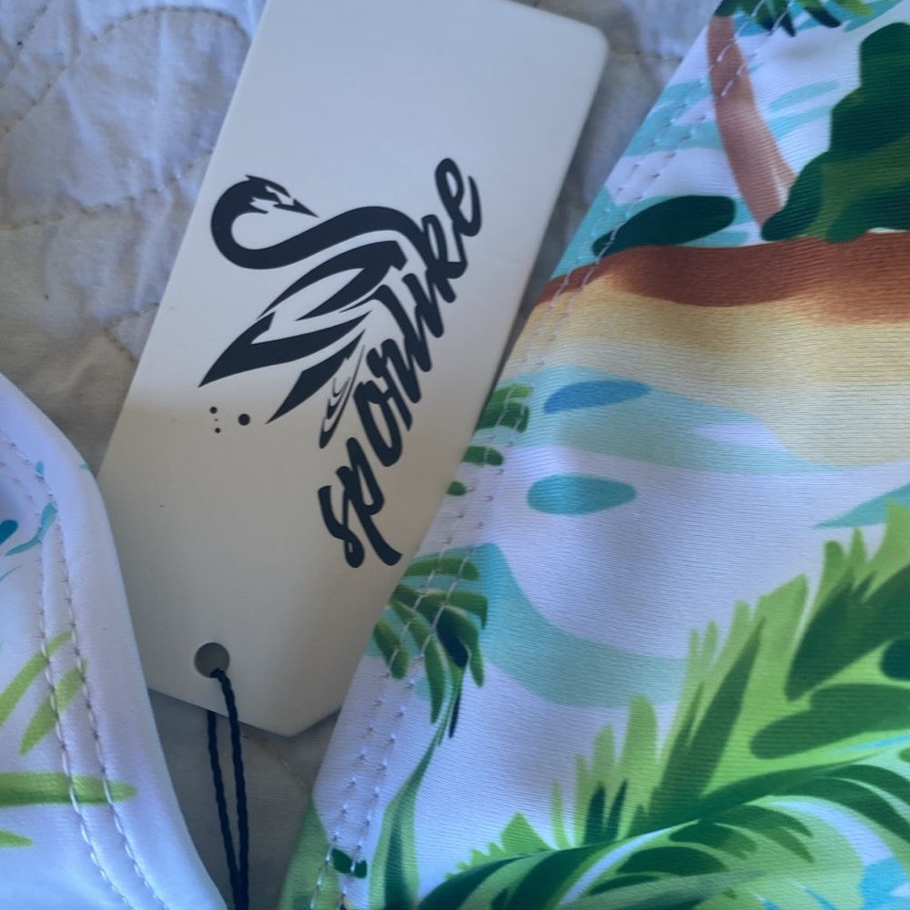 Swimsuit - Picture 2 of 5